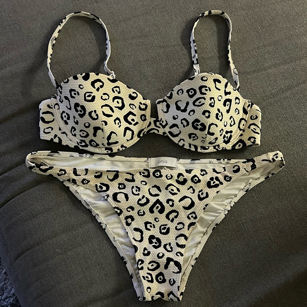 Onia women’s white & black leopard underwire bikini. Size M